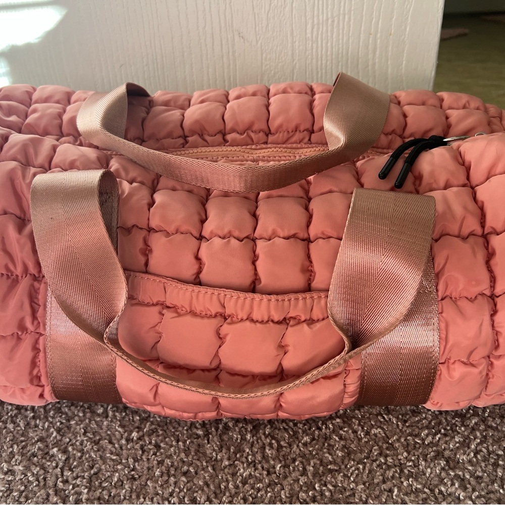 Never Used!! Coral Women’s Duffel Bag - Picture 2 of 8